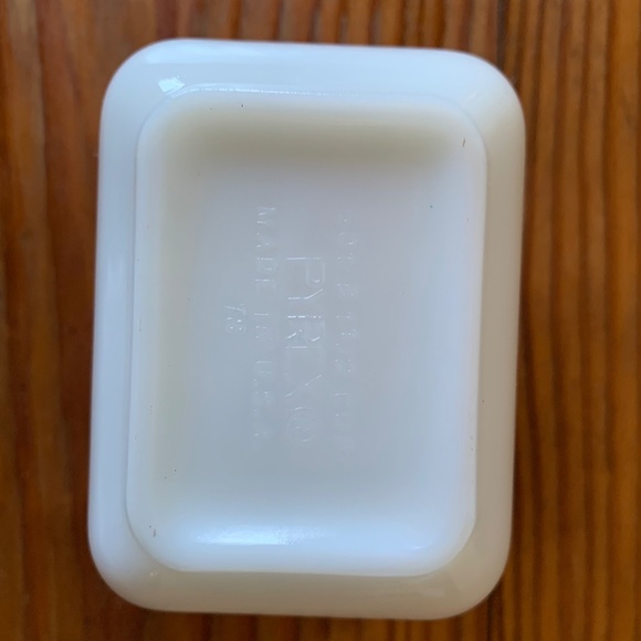 Vintage Pyrex Golden Snowflake Refrigerator Dish (1 1/2 Cup) - Picture 5 of 6